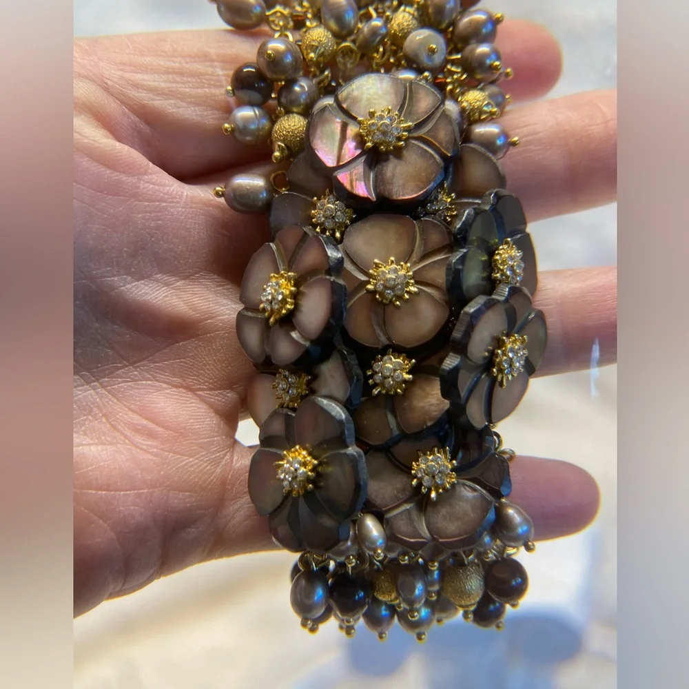 Beautiful Floral Faux Pearl Bracelet Gold Tone 7-8 3/4 Bohemian Style Rhinestone